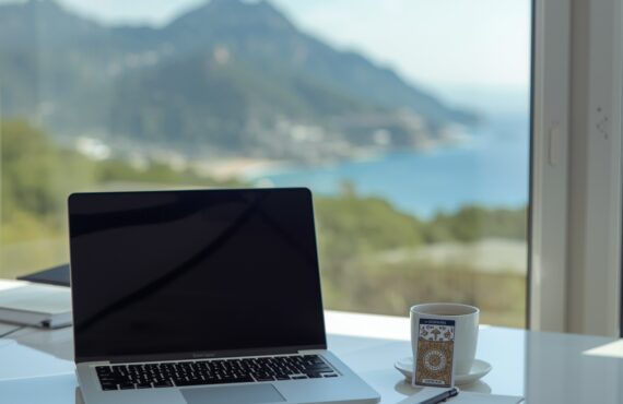 Une Photo Lumineuse Et Professionnelle D’un Bureau à Domicile Moderne